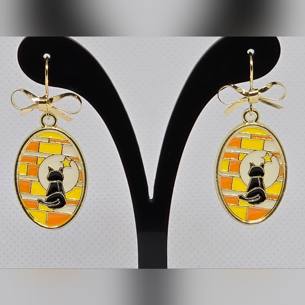 Enamel oval earrings - cats